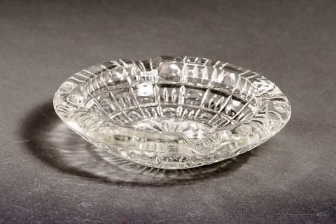 szklana popielniczka