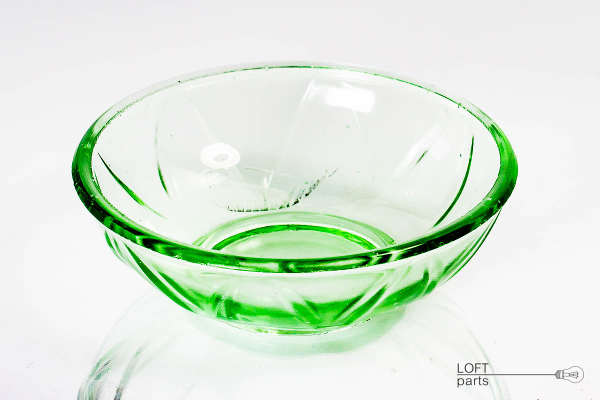 szklana zielona miseczka