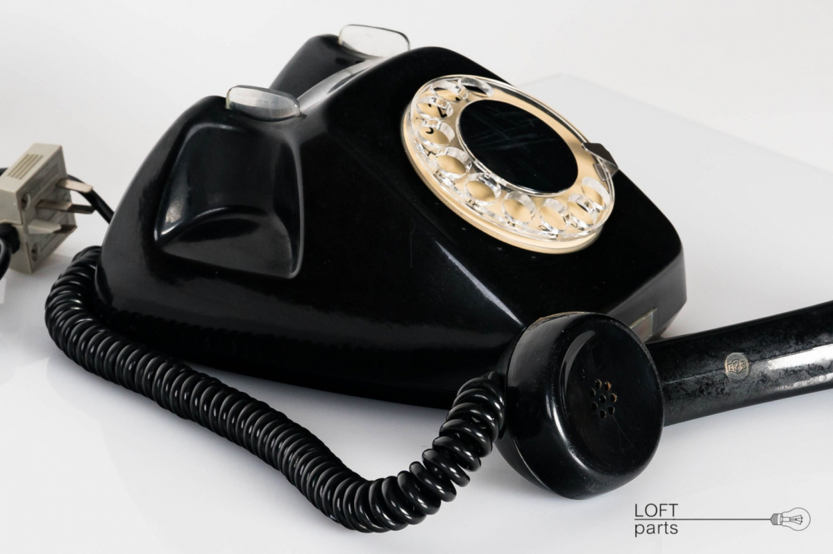 stary bakelitowy telefon