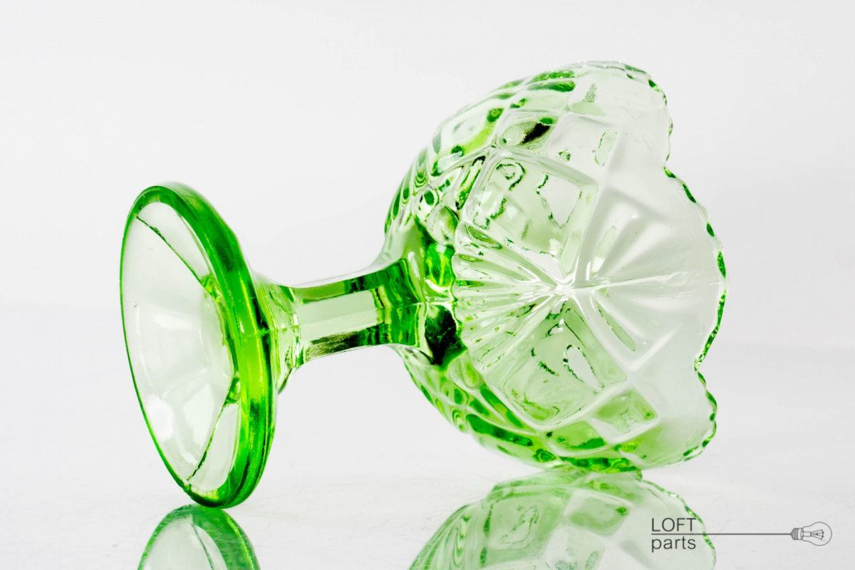 zielona szklana bombonierka