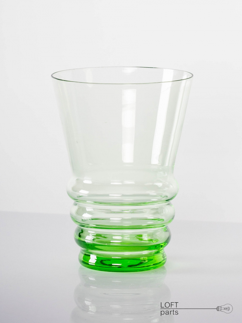 stara zielona szklanka