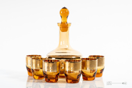 honey carafe with glasses