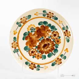 Faience platter in Włocławek