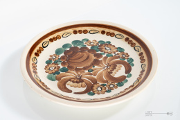 Faience platter in Włocławek