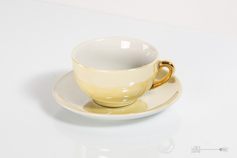 porcelanowa filiżanka ze spodkiem porcelanowa filiżanka ze spodkiem