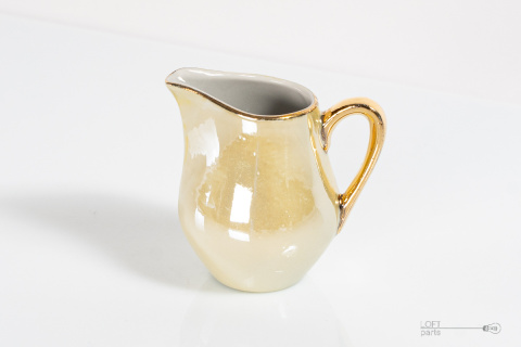 porcelanowy mlecznik ze złoceniami porcelanowy mlecznik ze złoceniami
