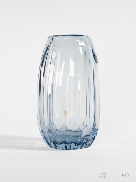 szklany niebieski wazon