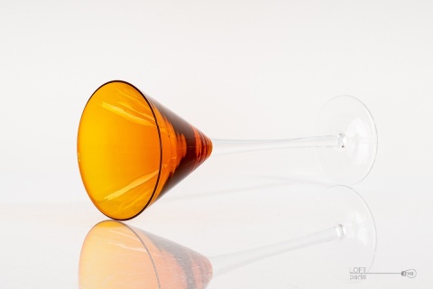 pomarańczowy kieliszek