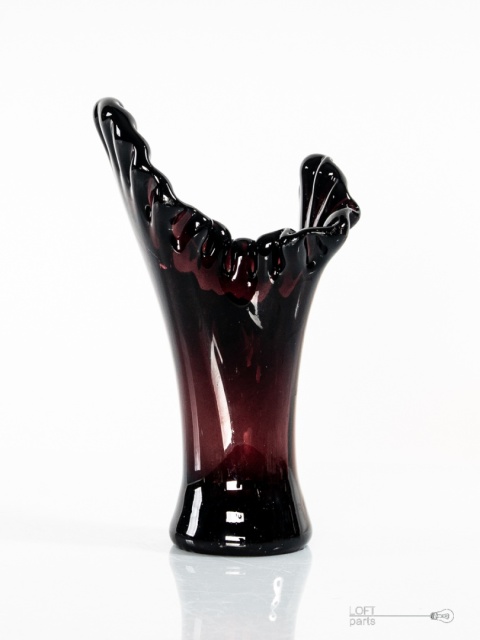 szklany fioletowy wazon