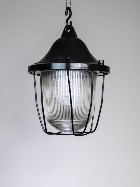 Aluminum pendant lamp in black. Aluminum pendant lamp in black.