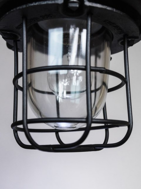 Lampa wisząca aluminiowa w kolorze czarnym Lampa wisząca aluminiowa w kolorze czarnym