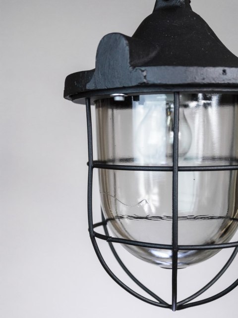 Lampa wisząca aluminiowa w kolorze czarnym Lampa wisząca aluminiowa w kolorze czarnym