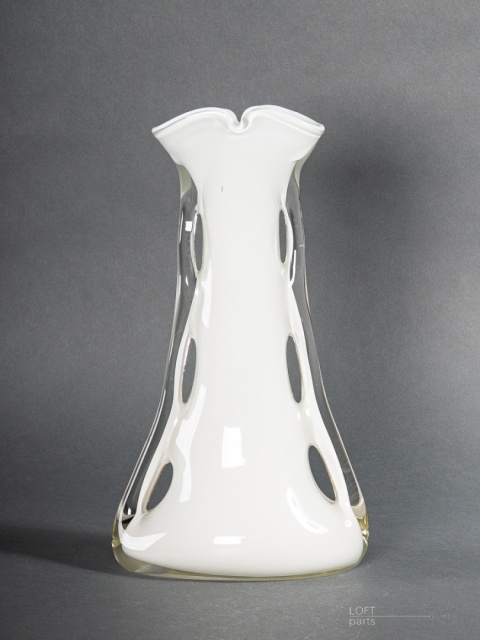 shark fin vase tarnowiec glassworks