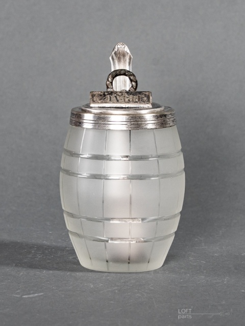 stary pojemnik na kawior