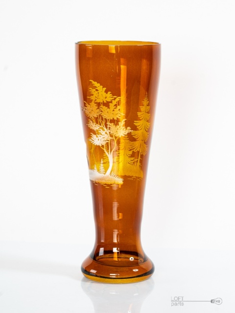 szklany pokal z myśliwskim motywem