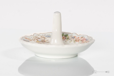 porcelanowa podstawka pod biżuterię