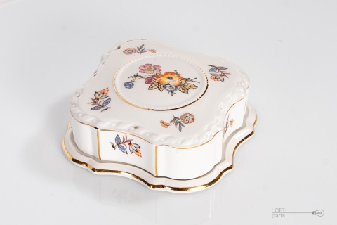 porcelain box ćmielów