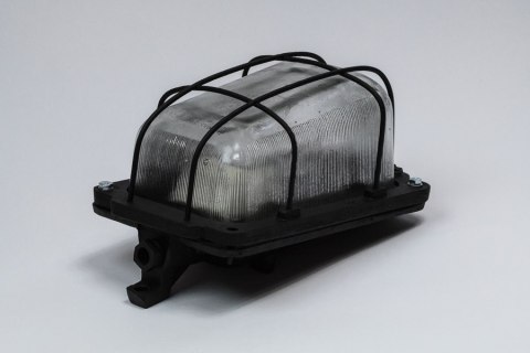 Lampa ścienna żeliwna w kolorze czarnym. Lampa ścienna żeliwna w kolorze czarnym.