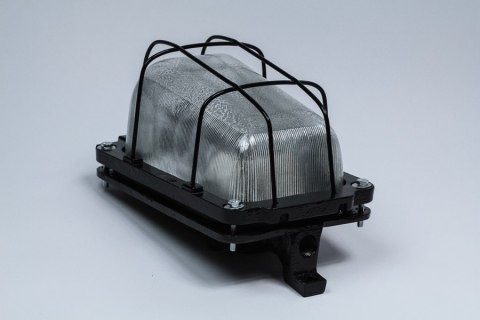Lampa ścienna żeliwna w kolorze czarnym. Lampa ścienna żeliwna w kolorze czarnym.