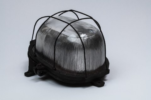 Lampa ścienna żeliwna. Lampa ścienna żeliwna.