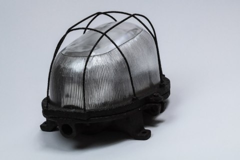Lampa ścienna żeliwna. Lampa ścienna żeliwna.
