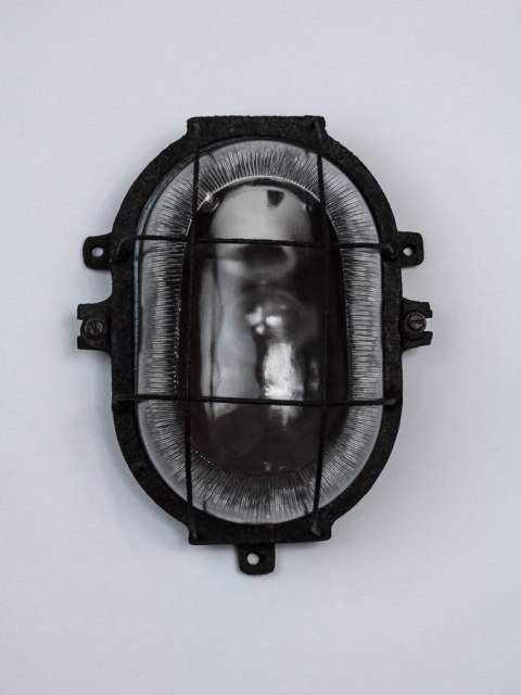 Lampa ścienna żeliwna. Lampa ścienna żeliwna.
